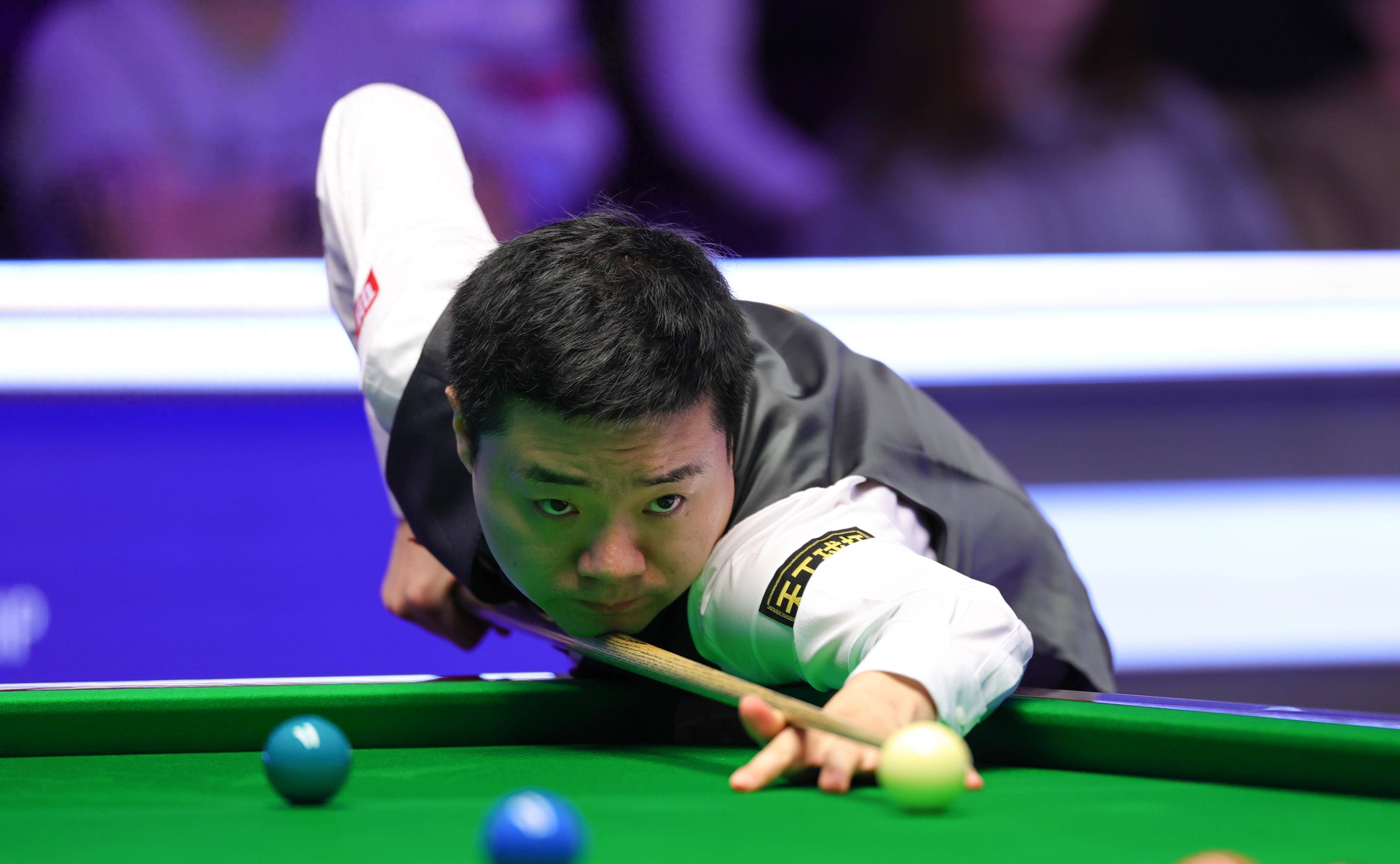 文高举五星 文高举五星